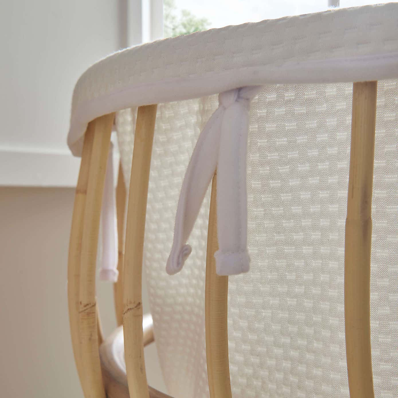 CuddleCo Aria Crib, Rattan