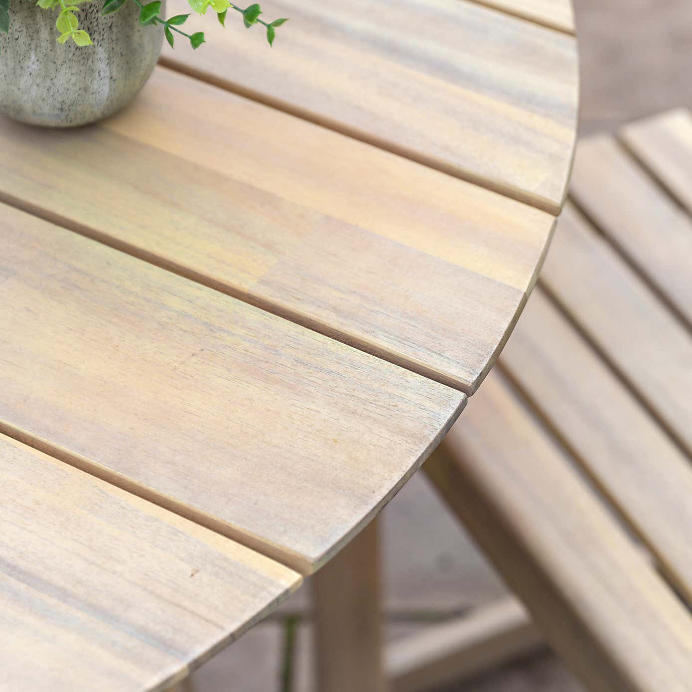 Cedar & Sage Cento 4 Seater Round Outdoor Dining Table