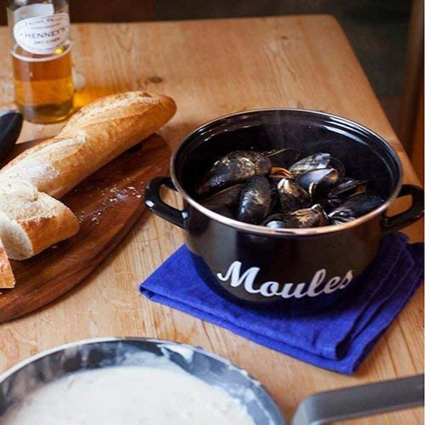 KitchenCraft World of Flavours Enamelled Steel Standard Mussel Pot 18cm