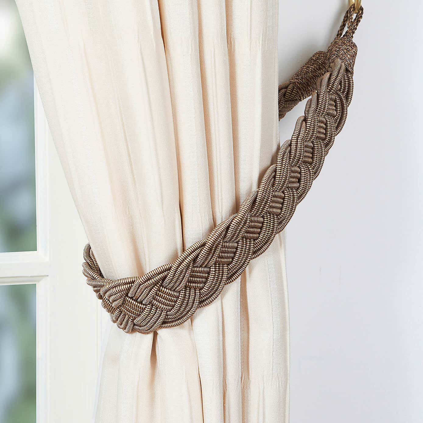 Plaited Tieback