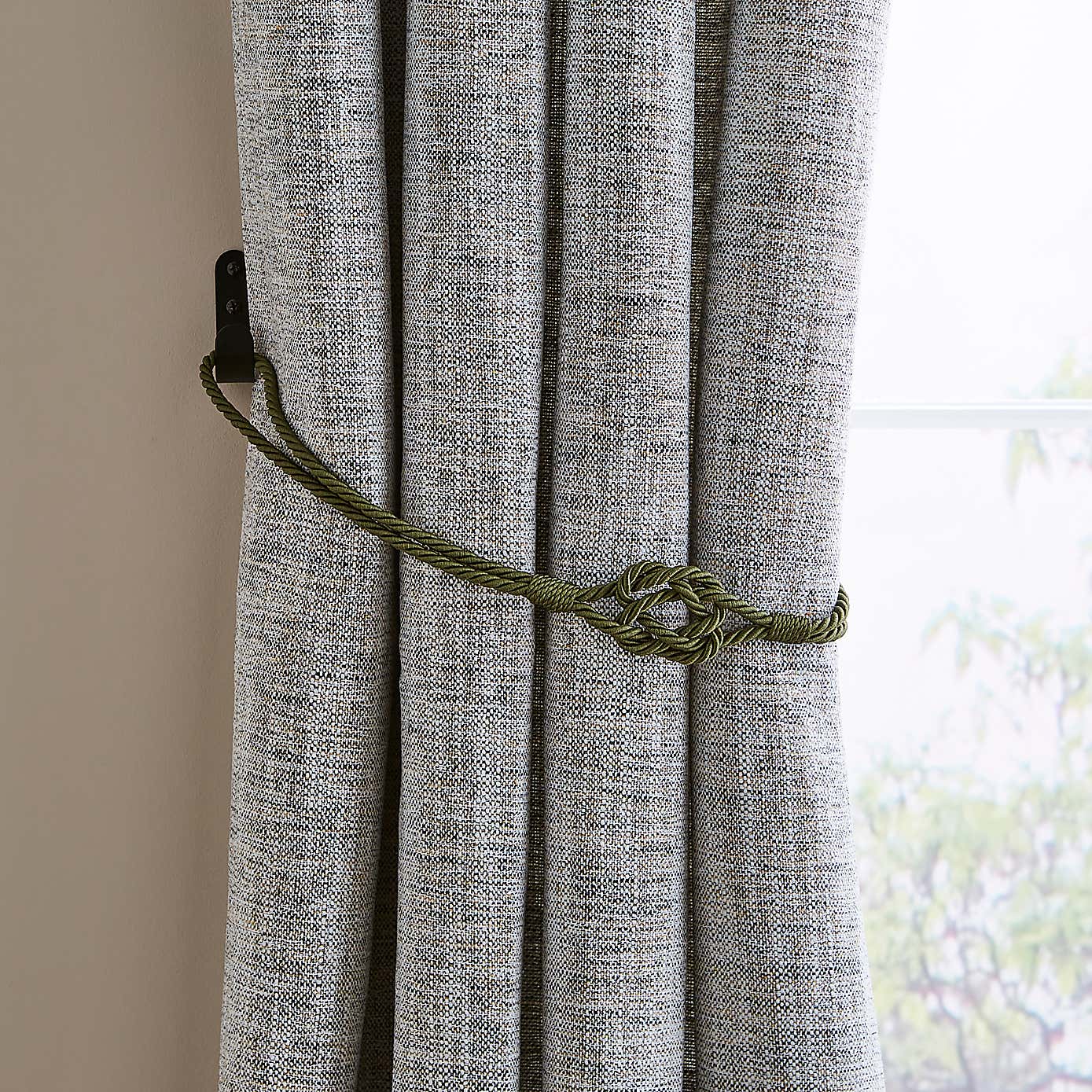 Knot Tieback