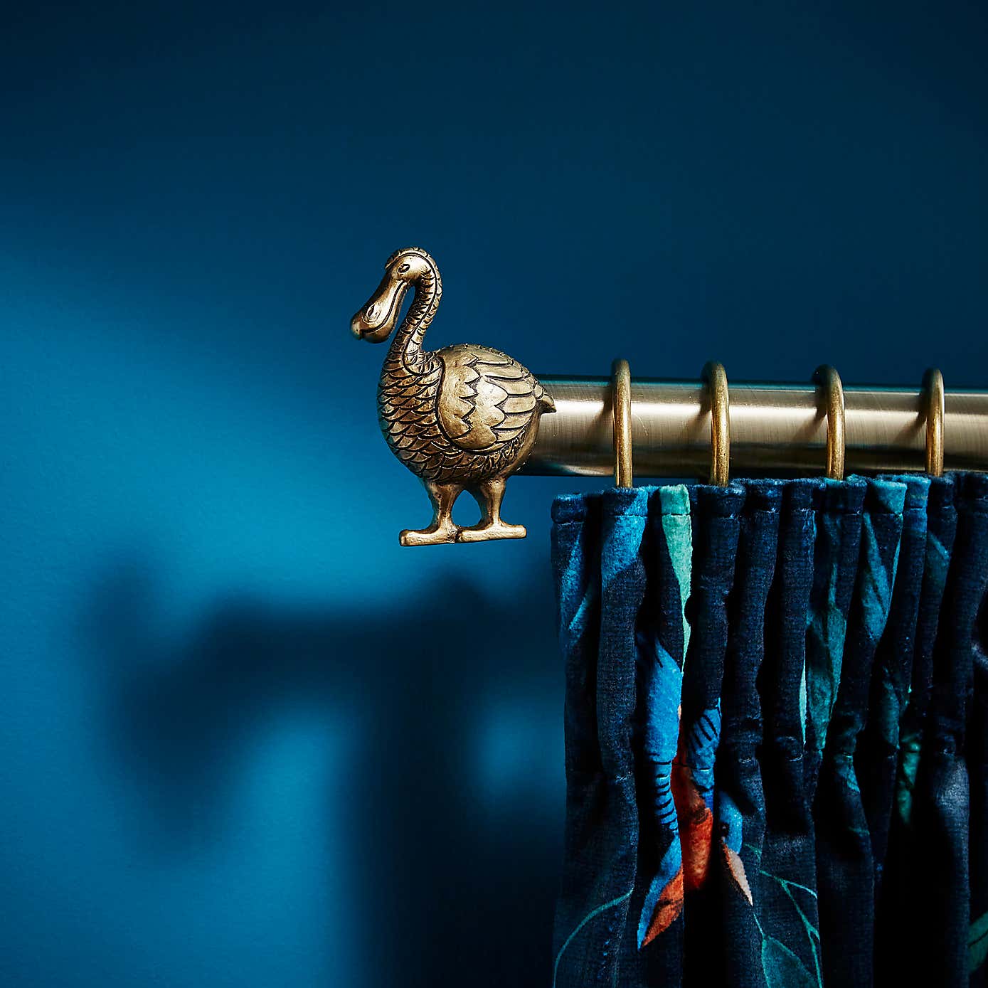 Dodo Extendable Metal Eyelet Curtain Pole​