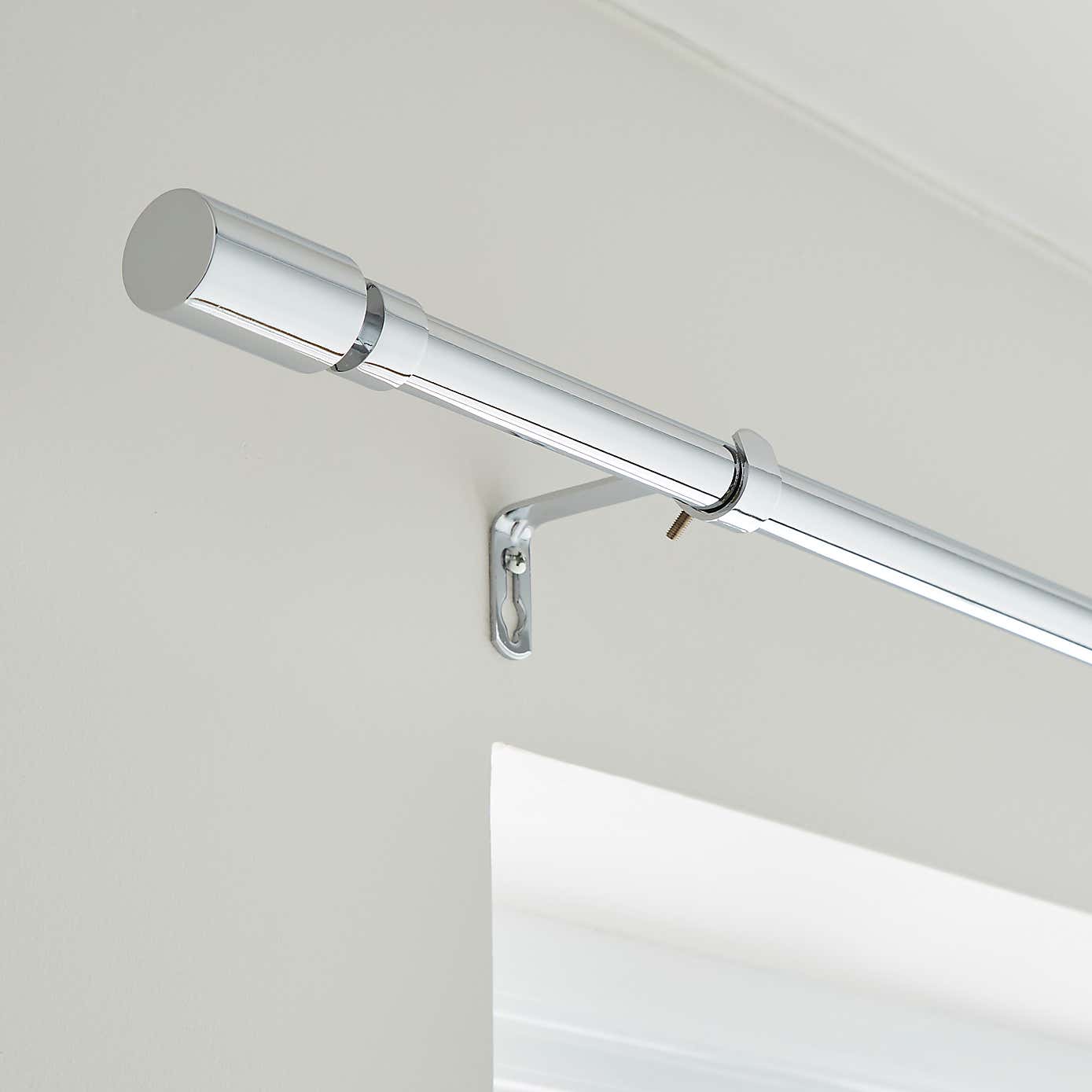 Barrel Metal Extendable Eyelet Curtain Pole 16/19mm