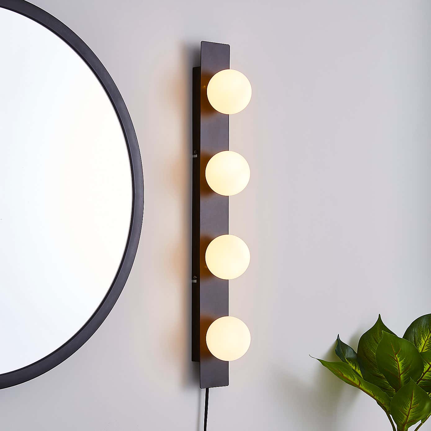 Coco Hollywood Mirror Light Bar