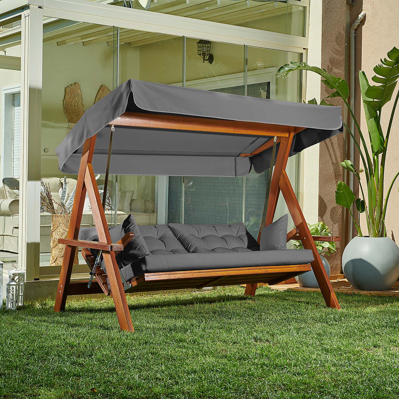 Appleton Outdoor Swing