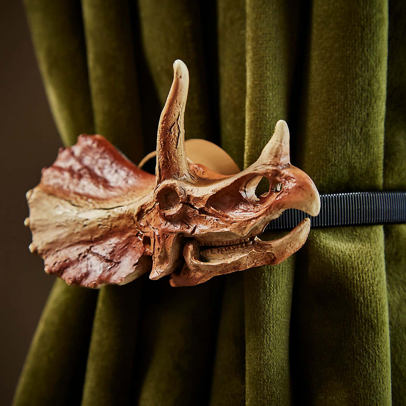 Triceratops Magnetic Tieback