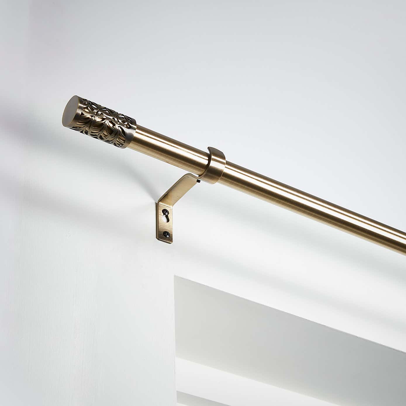 Equatorial Extendable Eyelet Curtain Pole 25/28mm
