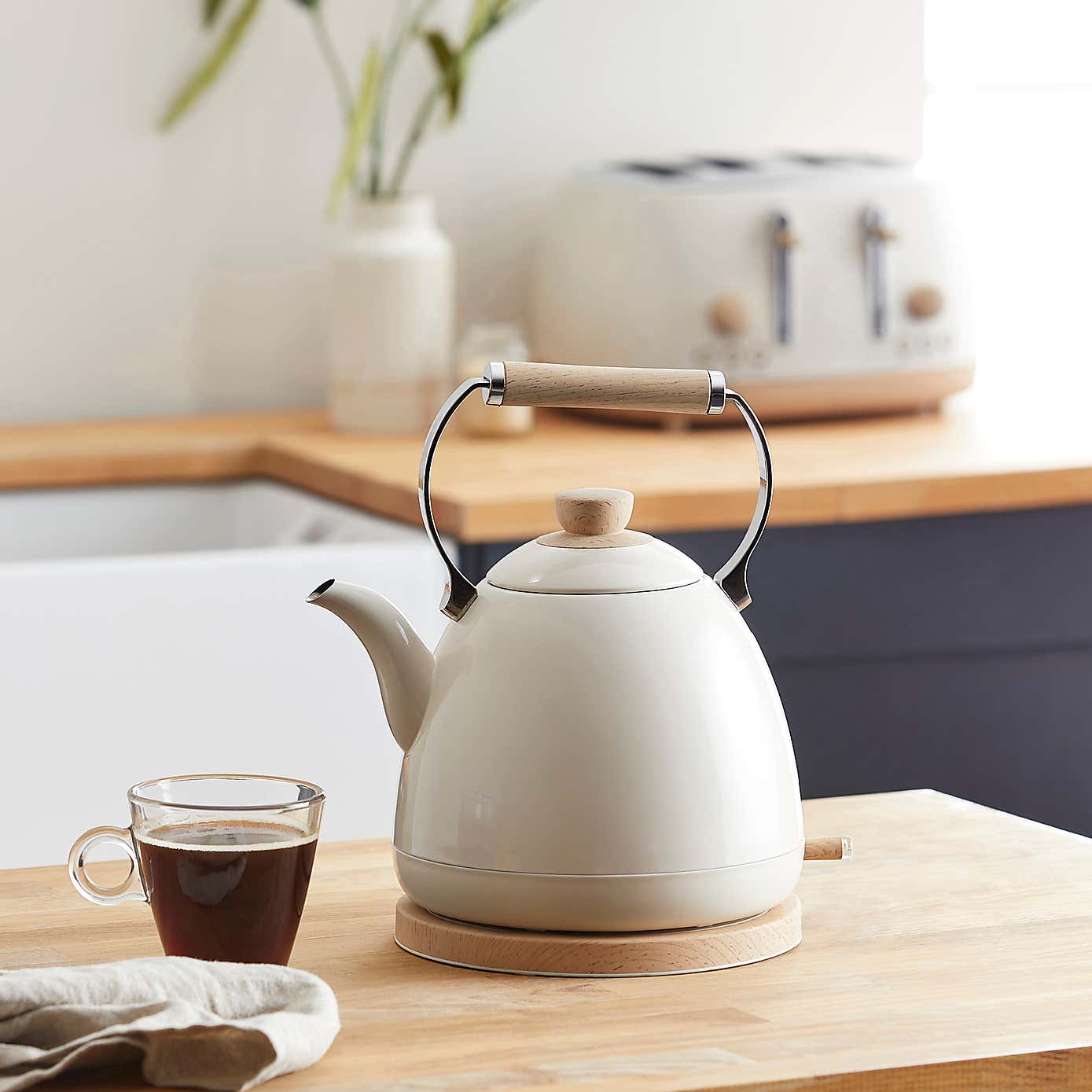 Dunelm 1.7L Cream Country Kettle