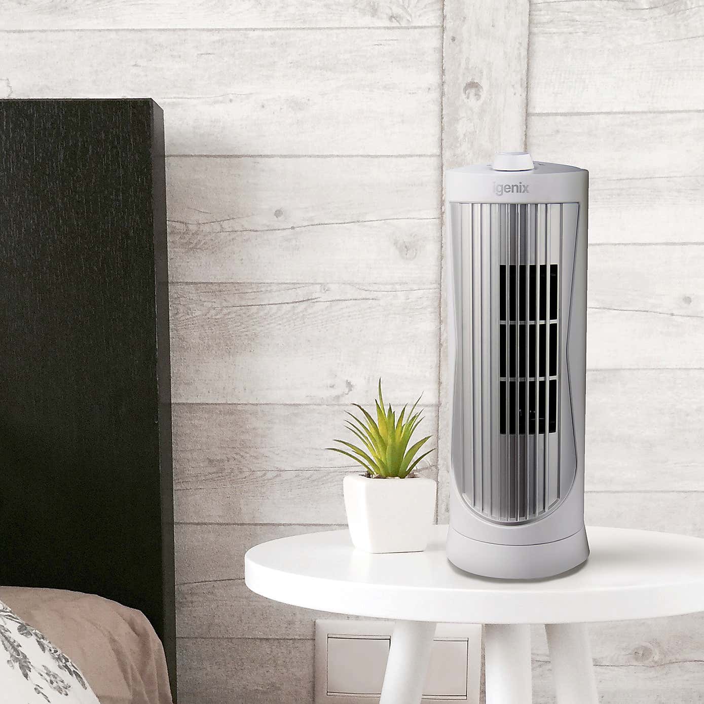 Igenix 12" Mini Tower Fan