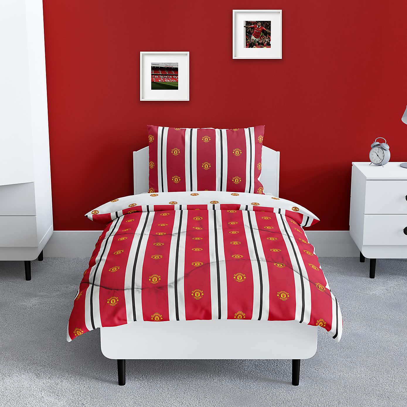 Manchester United Classic 10.5 Tog Single Coverless Duvet and Pillowcase Set