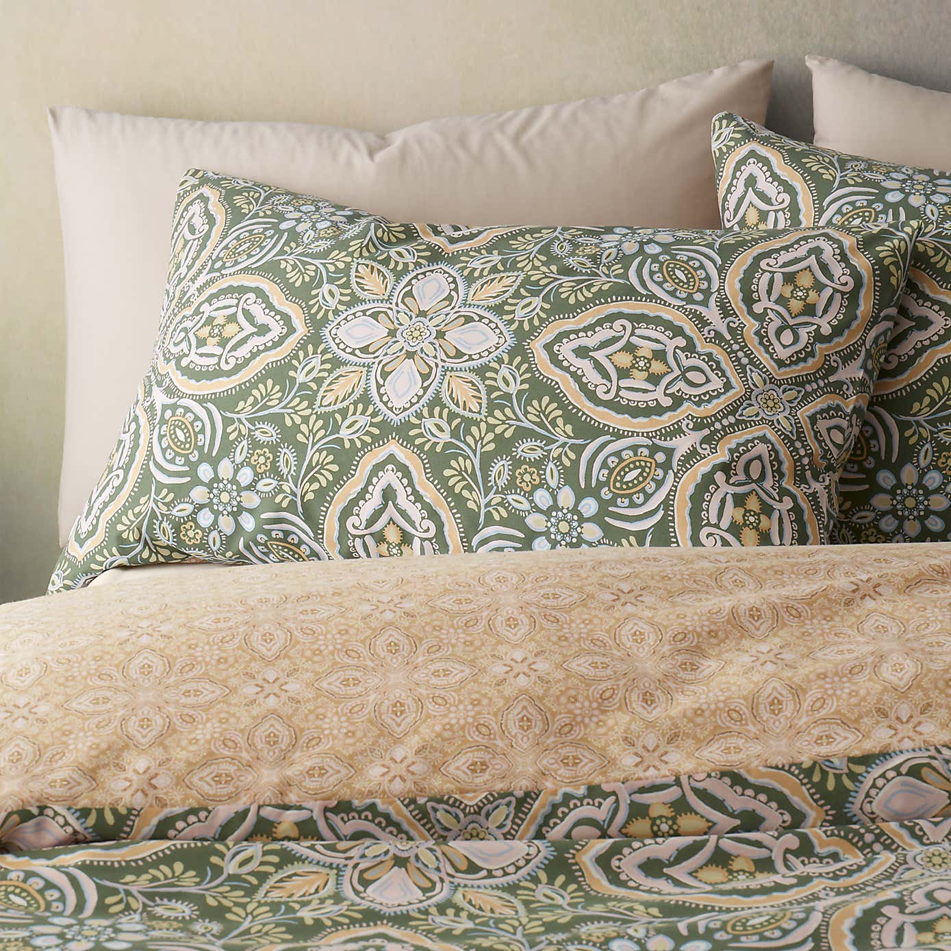 Pineapple Elephant Alba Reversible Duvet Cover & Pillowcase Set