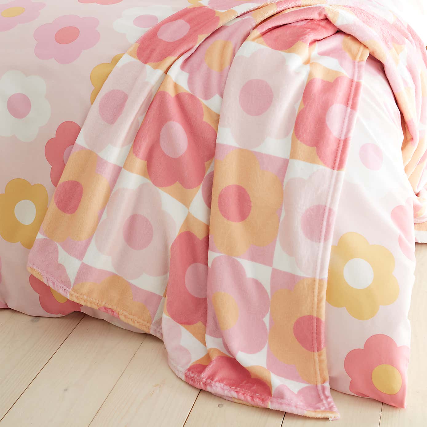 Catherine Lansfield Retro Daisy Throw 130cm x 170cm