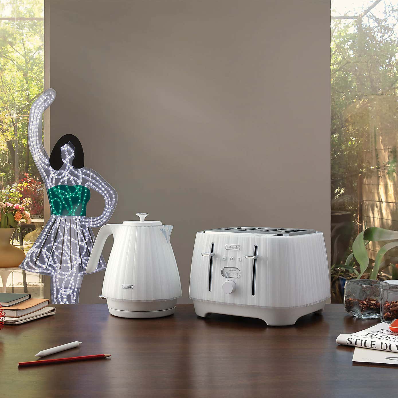 Delonghi 1700ml Ballerina Kettle