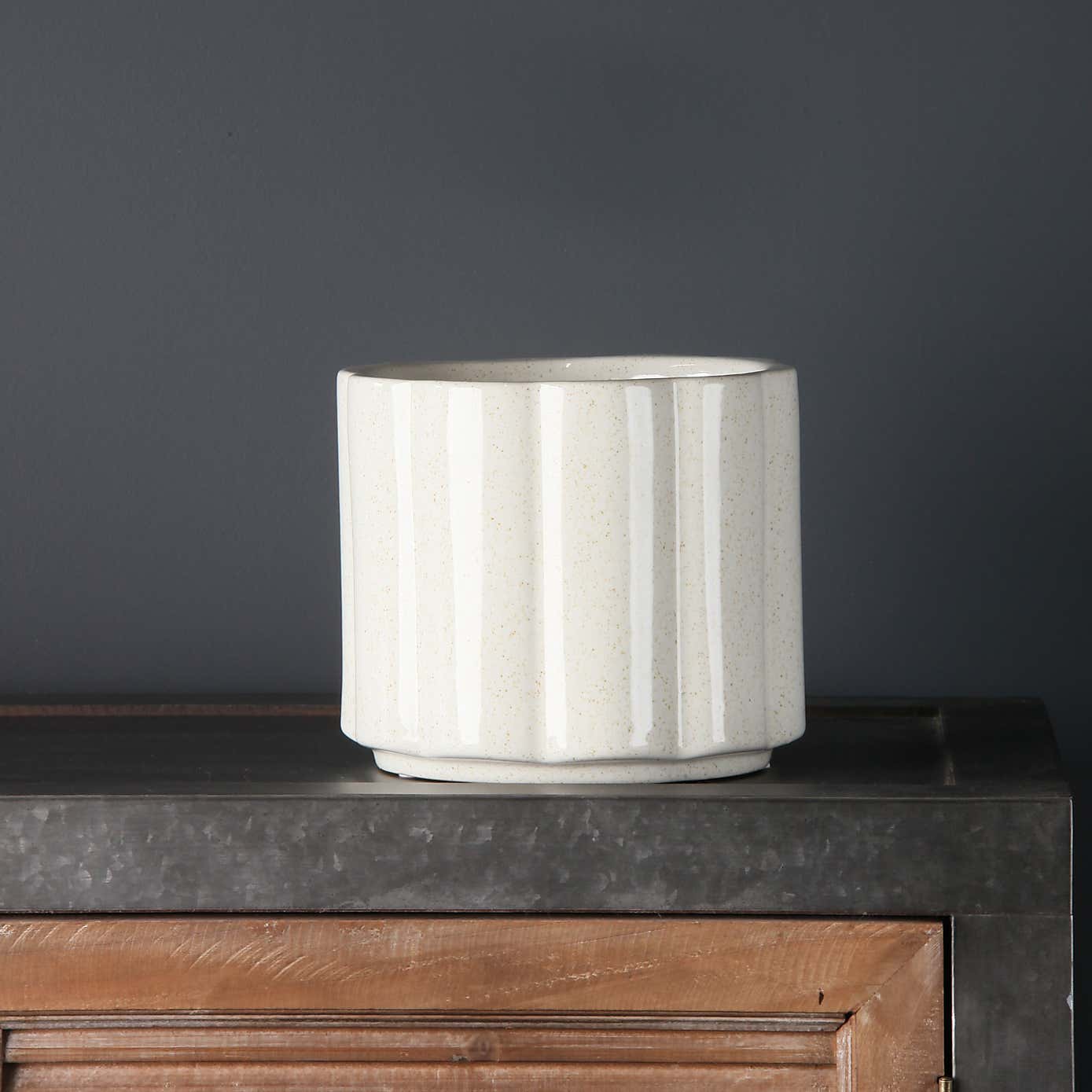 Cream Speckle Wide Ribbed Planter 14cm x 16cm