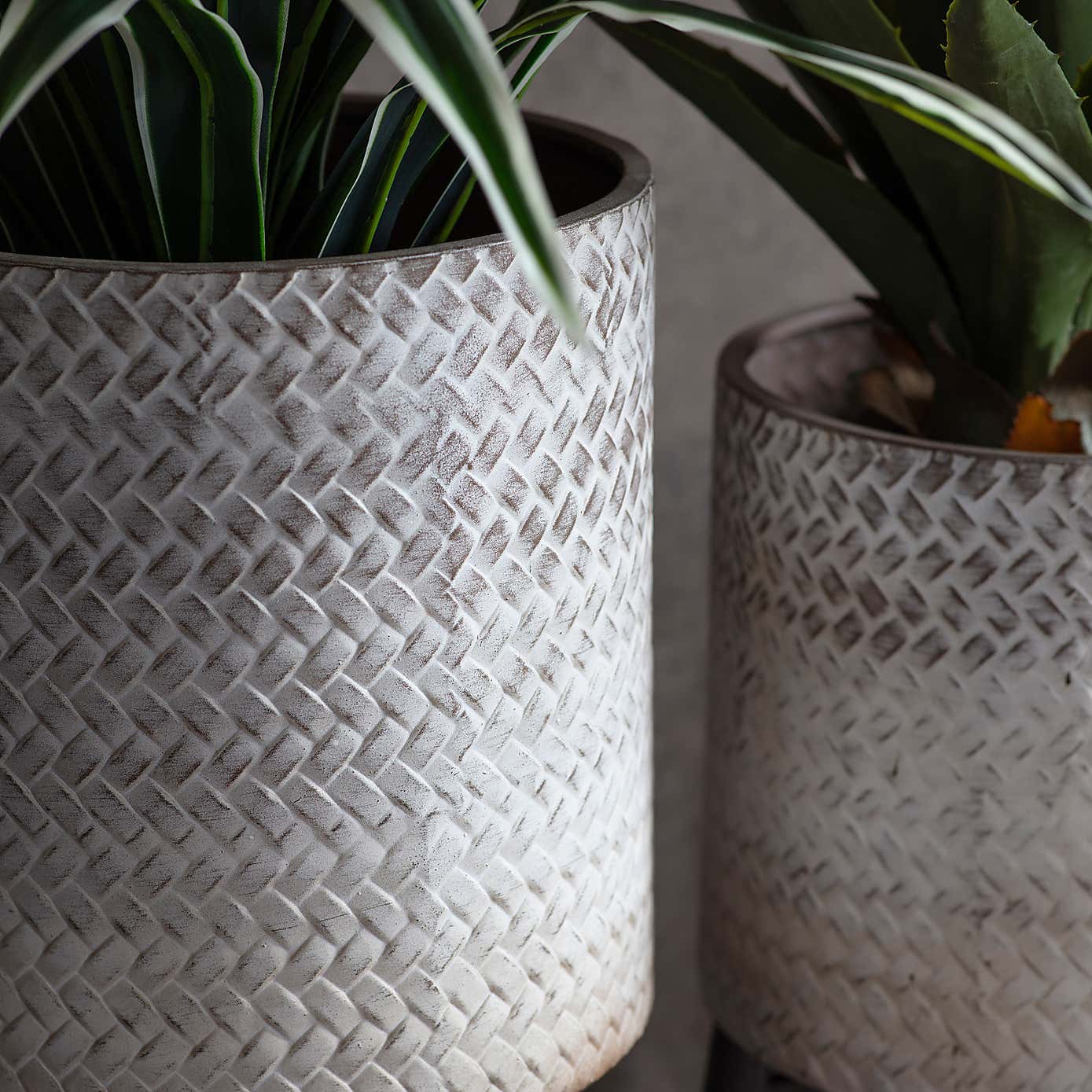 Colemans Textured Plant Pot Stand