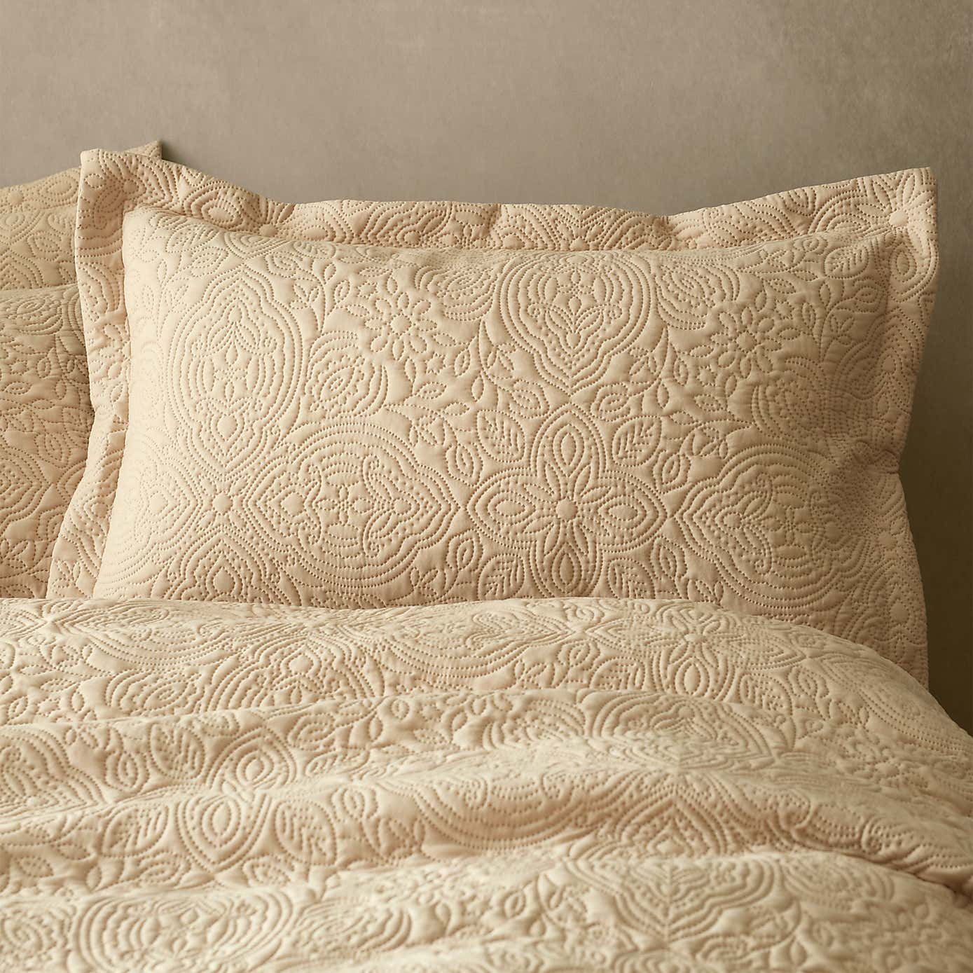 Pineapple Elephant Casablanca Pinsonic Pillowsham Pair